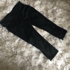 Fabletics Black Cropped Legging